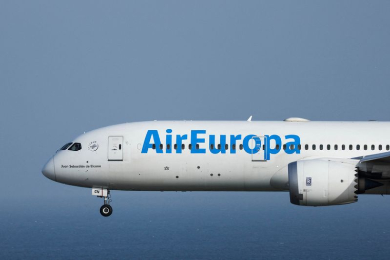 Un Boeing 787-9 Dreamliner de la compagnie Air Europa atterrit à l'aéroport de Grande Canarie