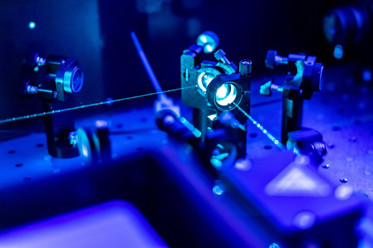 LUMIBIRD, leader européen du laser, développe des applications civiles et militaires en forte croissance, avec une valorisation boursière attractive offrant une opportunité d'investissement dans l'expansion de la défense en Europe.