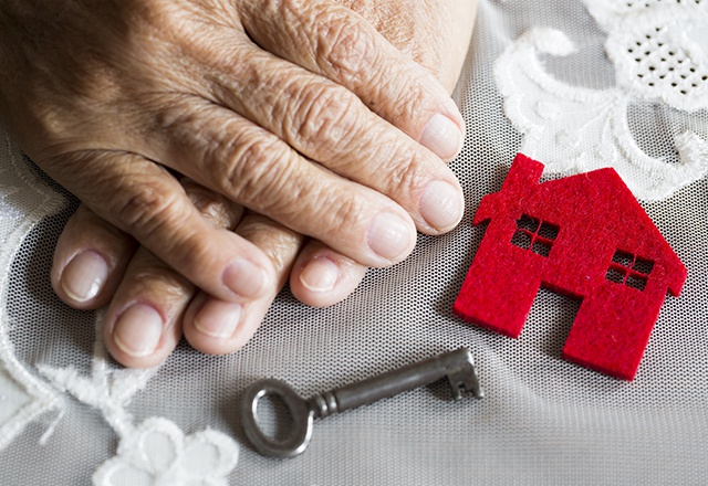 Le portage immobilier peut constituer une alternative au viager (Crédits:Adobe Stock)