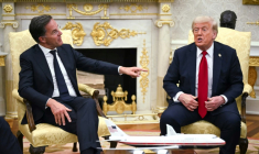 Donald Trump, à droite, et Mark Rutte, à gauche, le 14 juillet 2025 à la Maison Blanche ( AFP / ANDREW CABALLERO-REYNOLDS )