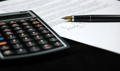 Les cotisations pour les contrats auto et santé vont augmenter de 3 à 5 % par rapport à 2019. Photo d'illustration.  (Jarmoluk / Pixabay)