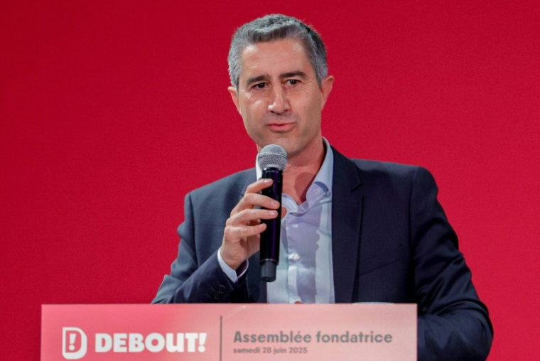 François Ruffin lors du lancement de son mouvement "Debout!", à Paris, le 28 juin 2025 ( AFP / GEOFFROY VAN DER HASSELT )