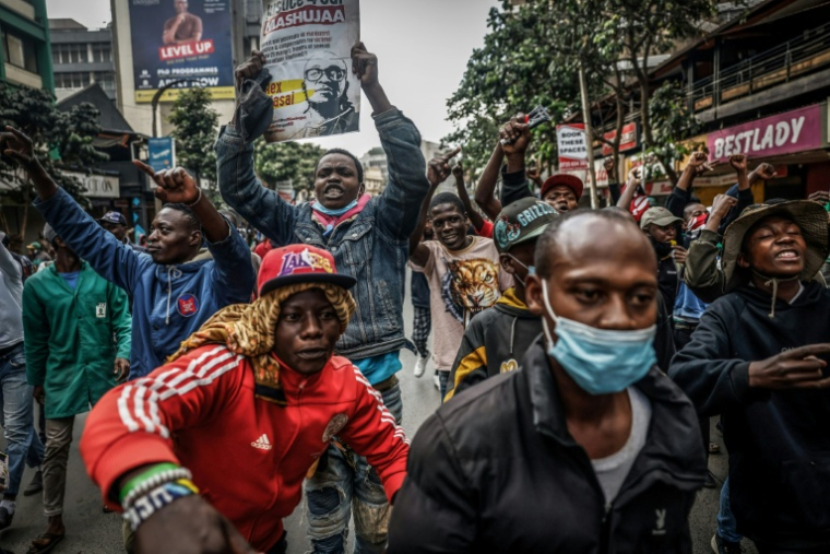 Des manifestants défilent lors de la journée de protestation du 25 juin 2025 dans le centre-ville de Nairobi ( AFP / Luis TATO )