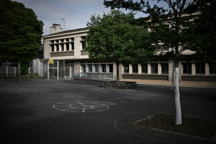 Plus de 2.000 établissements sont restés fermés mardi, essentiellement des écoles, à cause de la canicule, sur environ 45.000 écoles dans le pays ( AFP / Philippe LOPEZ )