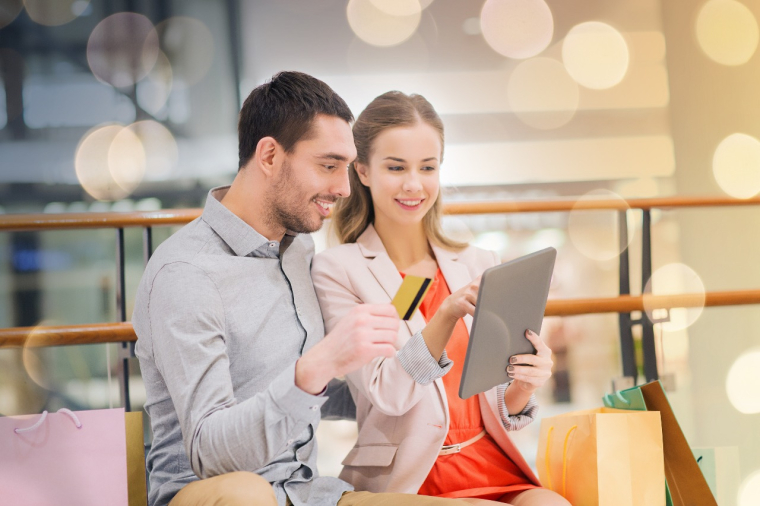 Ce n'est pas parce que son montant d'un est moins élevé que celui d'un crédit immobilier qu'il faut oublier de le négocier (Crédit photo: © Syda Productions - stock.adobe.com)