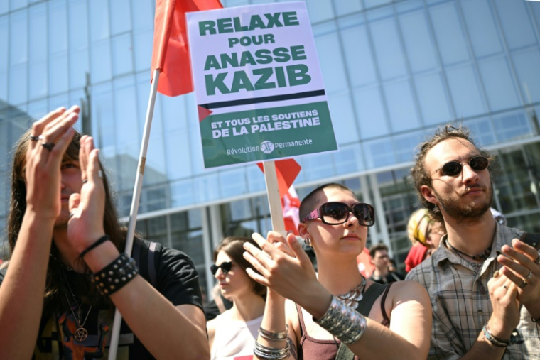 Manifestation demandant la relaxe d'Anasse Kazib à Paris le 18 juin 2025 ( AFP / Bertrand GUAY )