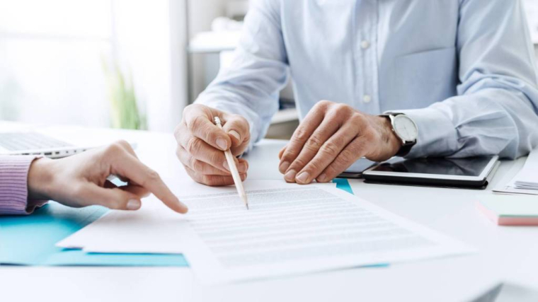 Comment résilier son assurance emprunteur ? / iStock.com - demaerre