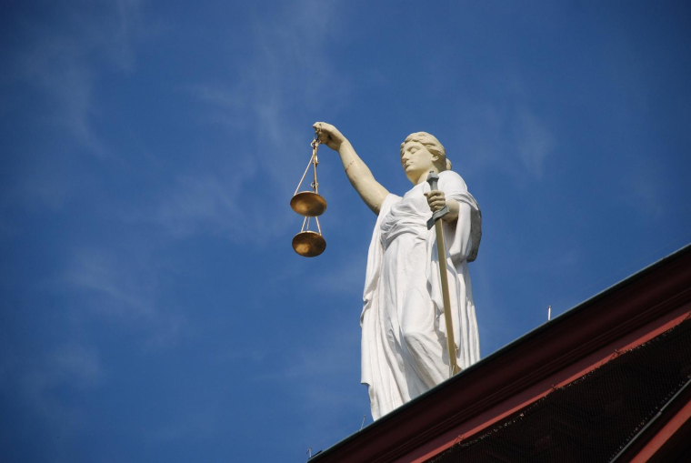 L’homme a été écroué et sa compagne a été remise en liberté. (AJEL / Pixabay)