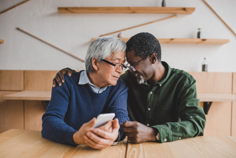 Pour protéger leur partenaire, les “pacsés” sont incités à se rendre devant un notaire crédit photo : Shutterstock