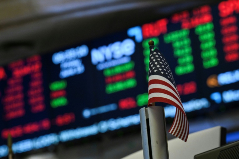 Un drapeau des Etats-Unis à la Bourse de New York, le 13 juin 2025 ( AFP / ANGELA WEISS )