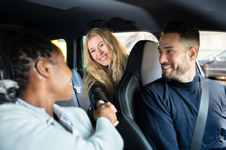 Le covoiturage est en passe de bouleverser les déplacements en voiture. ( crédit photo : Shutterstock )