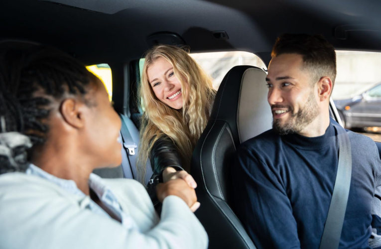 Le covoiturage est en passe de bouleverser les déplacements en voiture. ( crédit photo : Shutterstock )