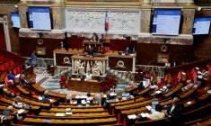 Le projet de loi transposant plusieurs accords trouvés entre syndicats et patronat, dont celui destiné à faciliter l'emploi des seniors, arrive jeudi en première lecture à l'Assemblée nationale ( AFP / Ludovic MARIN )