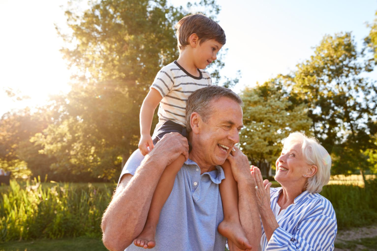 Un petit-enfant peut hériter d’un grand-parent à la place de son parent. ( crédit photo : Monkey Business Images/Shutterstock / Monkey Business Images )