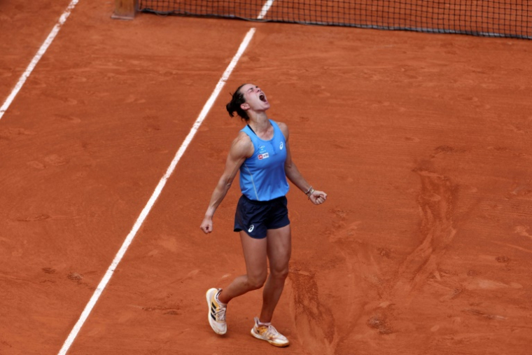 La Française Loïs Boisson victorieuse de l'Américaine Jessica Pegula à Roland-Garros, le 2 juin 2025 ( AFP / Alain JOCARD )
