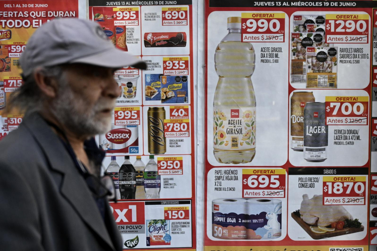 Affichage de prix alimentaires à Buenos Aires ( AFP / LUIS ROBAYO )