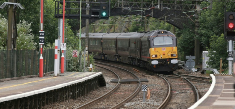 Le train royal transportant la reine Elizabeth II arrive en gare, le 14 juin 2018 à Runcorn (Royaume-Uni) ( POOL / Peter Byrne )