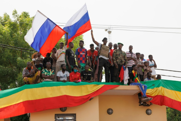 Rassemblement à Bamako, le 13 mai 2022, pour soutenir la junte, l'armée et la coopération militaire avec les Russes ( AFP / OUSMANE MAKAVELI )
