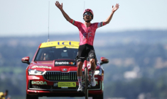 Le coureur irlandais Ben Healy à l'arrivée de la sixième étape du Tour de France, à Vire, le 10 juillet 2025 ( AFP / Anne-Christine POUJOULAT )