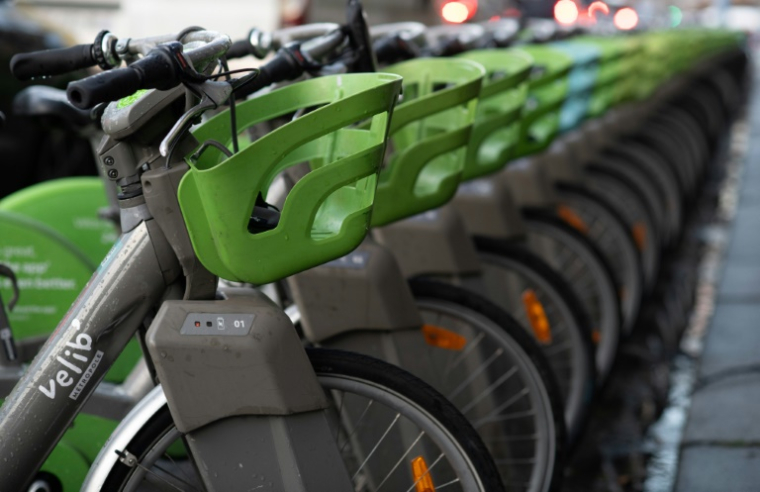 Depuis un mois, le nombre de vélos abandonnés est trois fois supérieur à la normale ( AFP / Martin LELIEVRE )