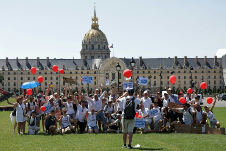 Manifestation de soignants libéraux à Paris, le 1er juillet 2025 ( AFP / Thomas SAMSON )