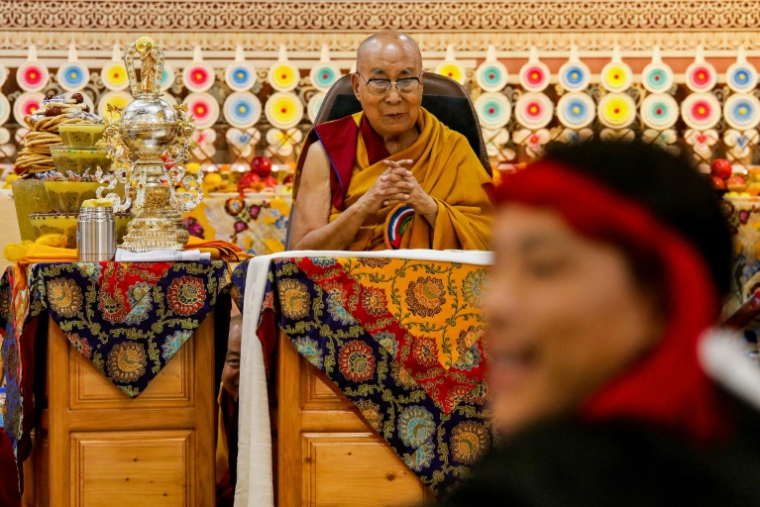 Le Dalai Lama au principal temple tibétain de McLeod Ganj, près de Dharamsala, dans le nord de l'Inde, le 30 juin 2025 ( AFP / Sanjay BAID )