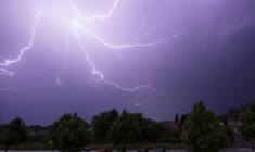 Un orage dans le ciel de Bruay-la-Buissiere, dans le nord de la France, le 14 juin 2025 ( AFP / Sameer Al-DOUMY )
