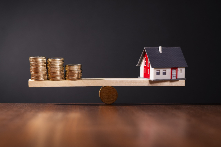 Les banques sont de moins en moins rapides pour accorder de nouveaux prêts immobiliers (Crédit photo: © Eisenhans - stock.adobe.com)