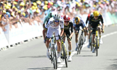 Tadej Pogacar s'impose à nouveau dans le Tour de France, à l'issue de la 7e étape, à Mûr-de-Bretagne, le 11 juillet 2025 ( AFP / Loic VENANCE )