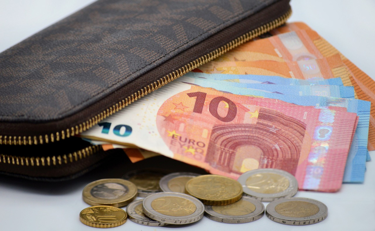 Un commerçant n'a la plupart du temps pas le droit de refuser un paiement un espèces. (illustration) (neelam279 / Pixabay)