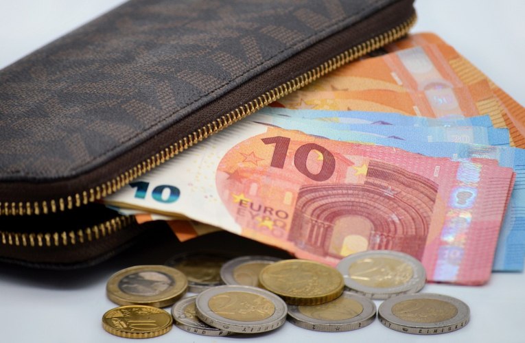 Un commerçant n'a la plupart du temps pas le droit de refuser un paiement un espèces. (illustration) (neelam279 / Pixabay)