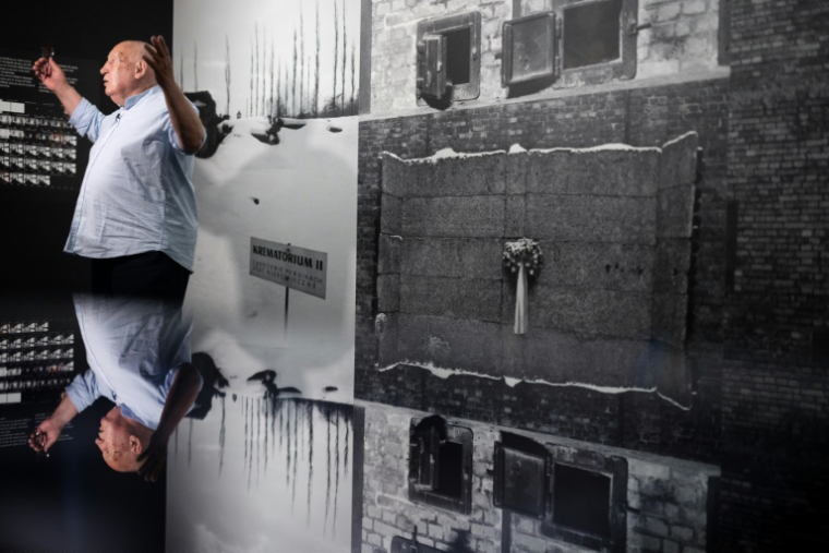 Le photographe Raymond Depardon au Mémorial de la Shoah pour l'exposition qui est consacrée à son travail, le 25 juin 2025 à Paris ( AFP / JOEL SAGET )