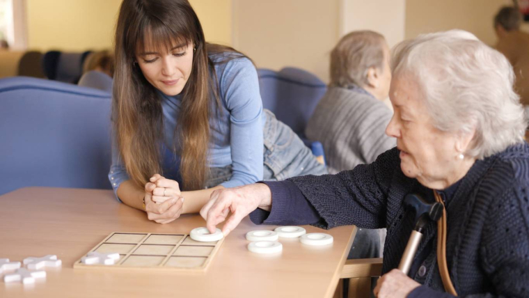 Quelles aides pour financer un séjour en maison de retraite ? -iStock-Ramon Ivan Moreno Prieto.jpg