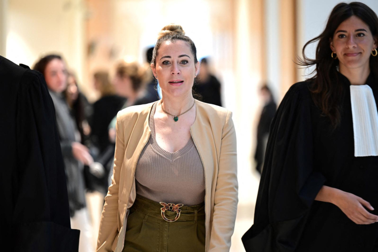 Magali Berdah et son avocate Rachel Flore Pardo à Paris le 10 mai 2023. ( AFP / BERTRAND GUAY )