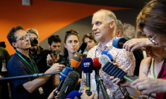 Un des chercheurs bénéficiaires du programme d'accueil de l'université d'Aix-Marseille à une conférence de presse, le 26 juin 2025 à Marseille ( AFP / CLEMENT MAHOUDEAU )