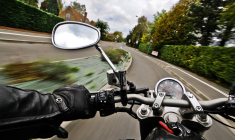 Assurer sa moto coûte en moyenne 503 euros par an en France. Illustration. (Cristels / Pixabay)