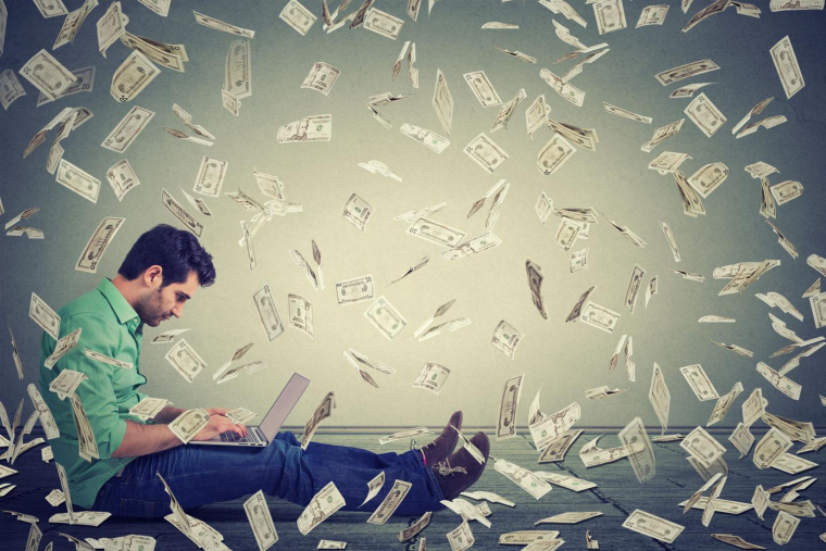 Il est possible de gagner quelques centaines d’euros en devenant testeur de sites, en donnant son avis ou tout simplement en cuisinant. ( crédit photo : Shutterstock )