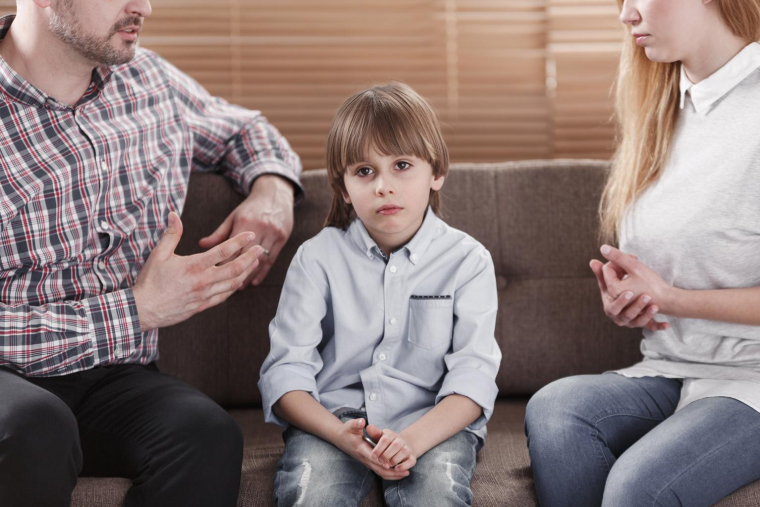 Les parents, même séparés, ont tous deux l’obligation de subvenir aux besoins de leurs enfants ( crédit photo : Photographee.eu/Shutterstock / Photographee.eu )