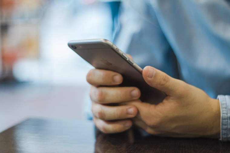 Apple lance un nouveau smartphone pour se replacer dans le marché de milieu de gamme. (illustration) (Pexels / Pixabay)