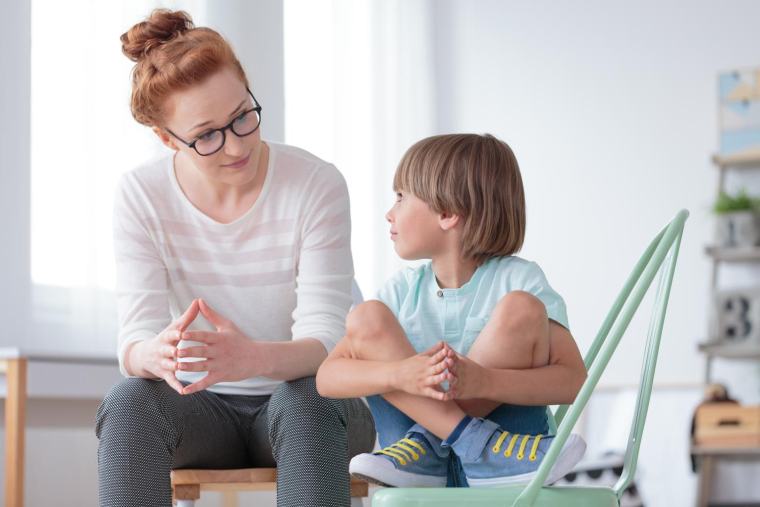 Vous pouvez bénéficier d’un crédit d’impôt si vous employez une personne à domicile pour garde d’enfant. ( crédit photo : Photographee.eu/Shutterstock / Photographee.eu )
