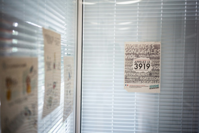 Le 3919, numéro d'appel pour les personnes victimes de violences ( AFP / Martin BUREAU )