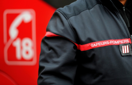 Un adolescent est mort et quatre ont été blessés jeudi matin près de Montceau-les-Mines, quand leur véhicule a effectué une sortie de route, a annoncé la préfecture de Saône-et-Loire ( AFP / PHILIPPE HUGUEN )