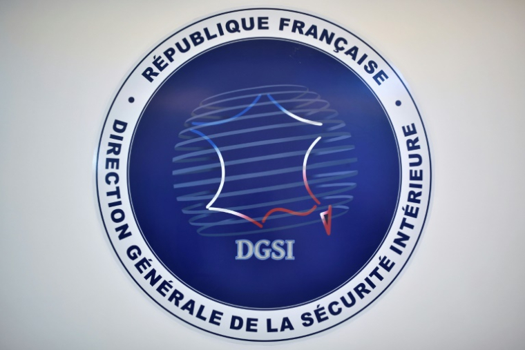 Un lycéen de 18 ans, interpellé à Saint-Etienne, a été mis en examen par la justice antiterroriste, suspecté d'avoir voulu attaquer des femmes avec des couteaux ( POOL / STEPHANE DE SAKUTIN )