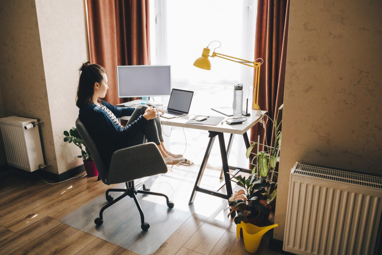 Les frais engagés par les salariés dans le cadre du télétravail doivent être pris en charge par leur employeur. crédit photo : Shutterstock