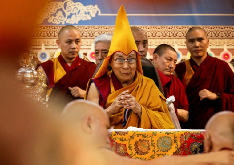 Le Dalai Lama assiste à une cérémonie de prière au principal temple tibétain de McLeod Ganj, près de Dharamsala, dans le nord de l'Inde, le 30 juin 2025 ( AFP / Sanjay BAID )