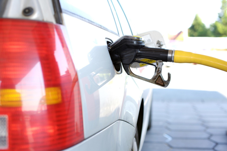 Le gazole a augmenté de 0,76 euro par litre et le super sans plomb 95 a prix 0,46 euro en une semaine. (Pixabay / andreas160578)