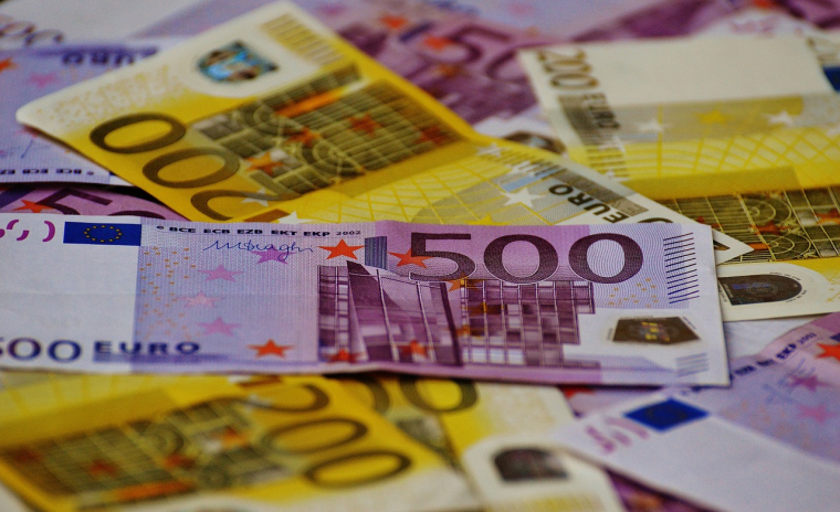 A Paris, il faut gagner plus de 5 968 euros pour appartenir aux 10% des habitants les plus riches du département. (illustration) (ALEXAS_FOTOS / Pixabay)