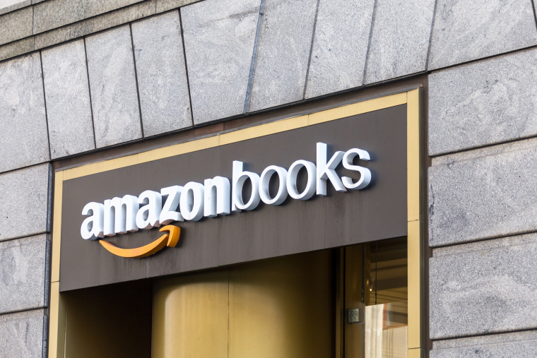 La livraison des livres est payante pour les casiers mais pourrait être gratuite s'ils sont récupérés aux caisses de supermarchés. (crédit : Adobe Stock)