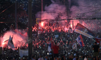 Manifestation pour des élections anticipées à Belgrade, le 28 juin 2025 ( AFP / OLIVER BUNIC )