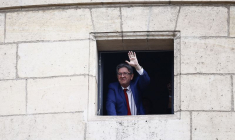 Jean-Luc Melenchon réagit après les résultats du second tour des élections législatives anticipées